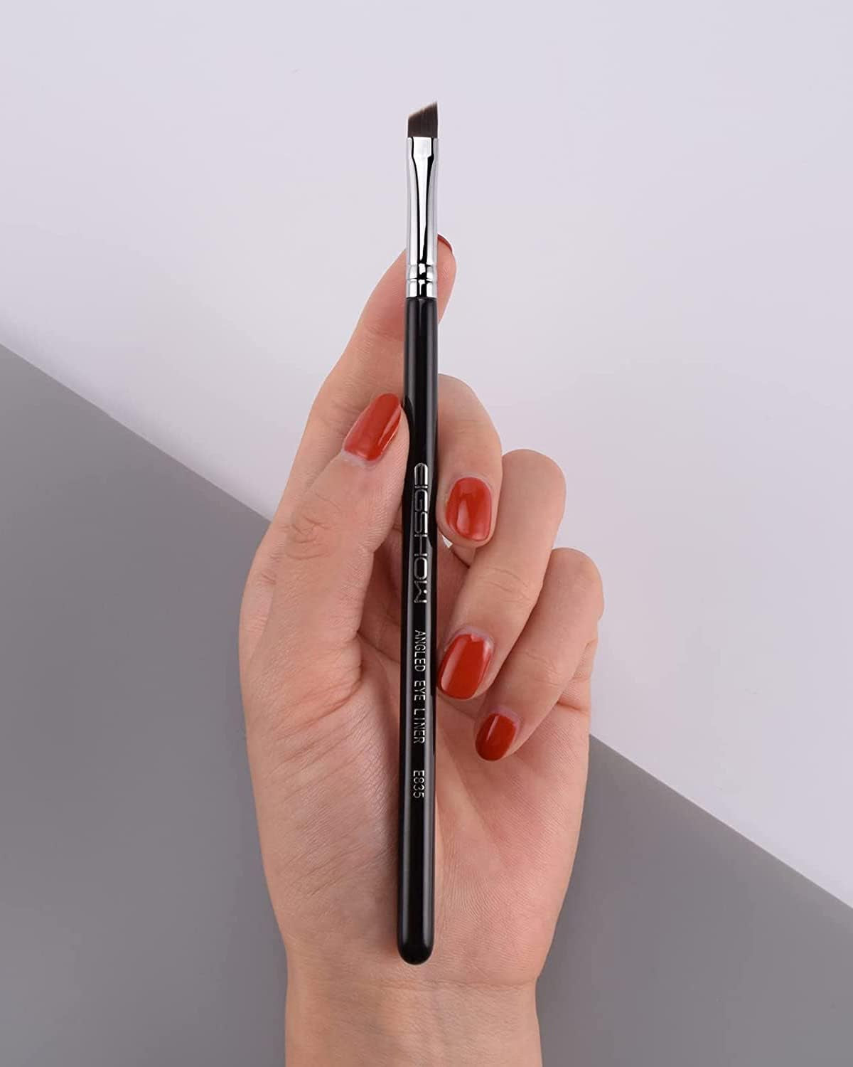 Fine Angled Eyeliner Brush - PRO Precision Gel Eye Liner Makeup Brush - Ultra Thin Slanted Flat Angle - Premium Quality - Cruelty Free Synthetic Bristles